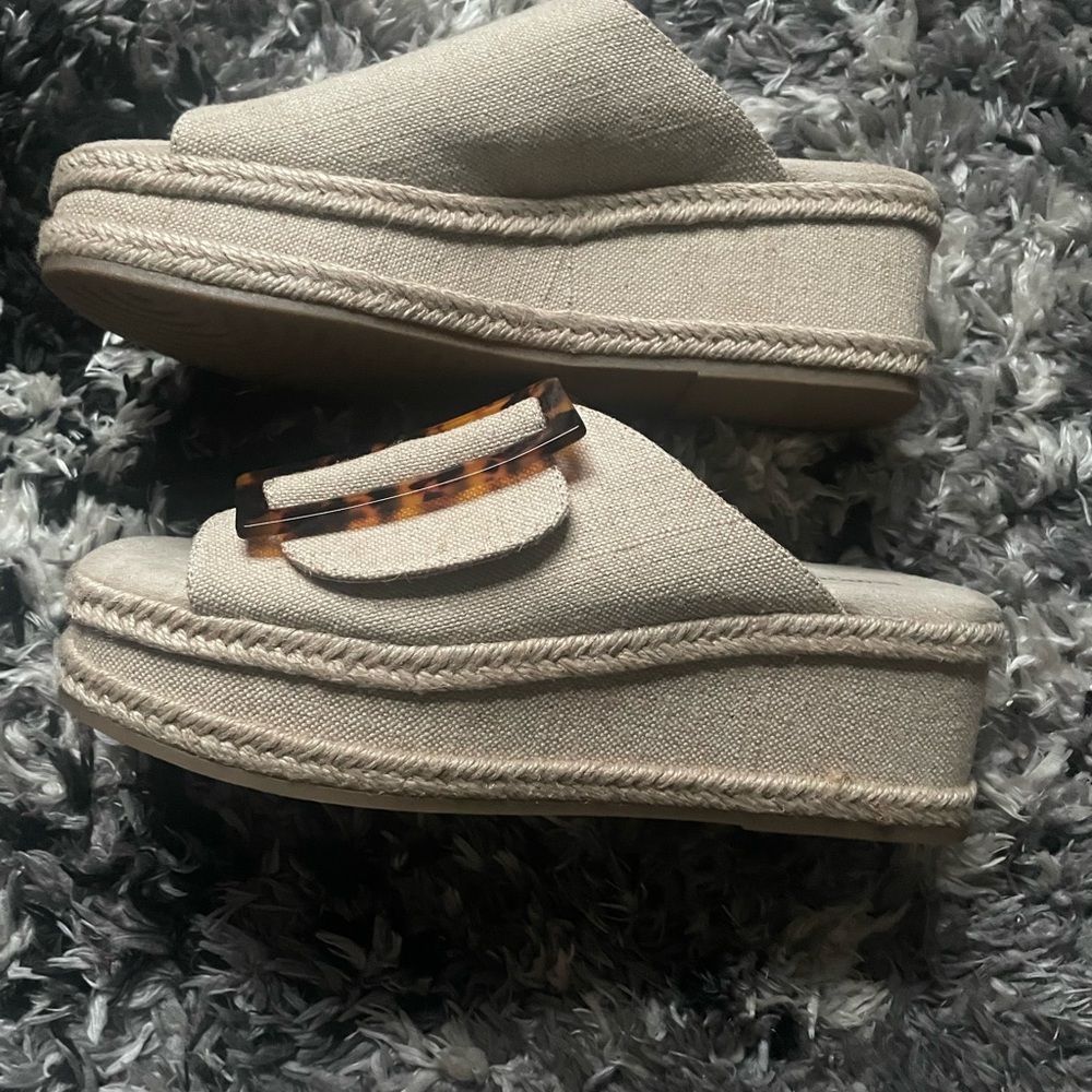NEW Sonoma Cream Sandals with Tortoiseshell Accent